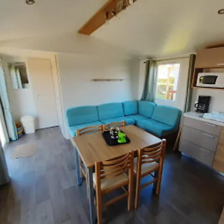Ferienhaus Bungalow De 2 Chambres Avec Piscine Partagee Jardin Clos Et Wifi A A 5 Km De La Plage *
