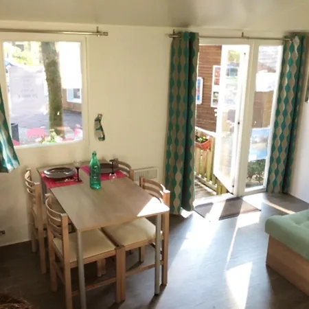 Bungalow De 2 Chambres Avec Piscine Partagee Jardin Clos Et Wifi A A 5 Km De La Plage Ferienhaus *