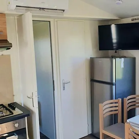 Ferienhaus Bungalow De 2 Chambres Avec Piscine Partagee Jardin Clos Et Wifi A A 5 Km De La Plage