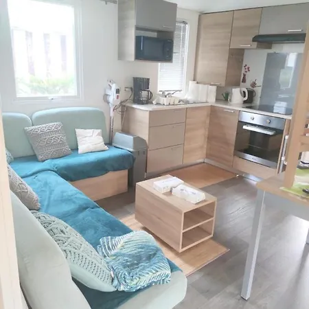 Ferienhaus Bungalow De 2 Chambres Avec Piscine Partagee Jardin Clos Et Wifi A A 5 Km De La Plage