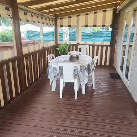 Ferienhaus Bungalow De 2 Chambres Avec Piscine Partagee Jardin Clos Et Wifi A A 5 Km De La Plage *